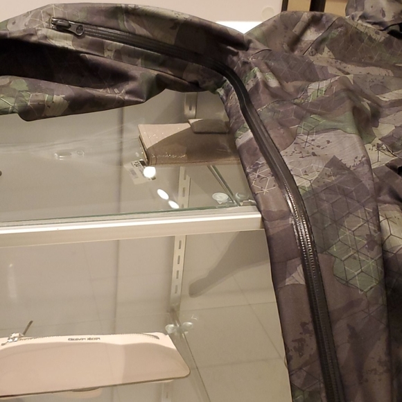 SOLD! Oakley NWT Shell Jacket 10K/ 2L Anorak - Picture 9 of 13